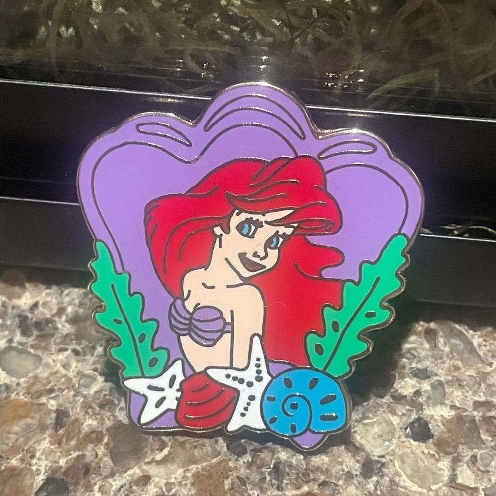 The little mermaid Ariel pin